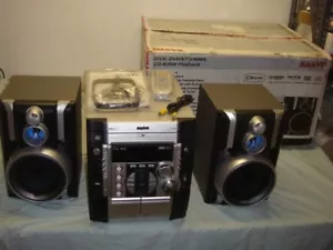 SANYO DC-DV70M HIFI MINI SISTEMA REPRODUCTOR DE 3 DVD, CASETTE, USB, KARAOKE, ¡LECTURA DE AM/FM! - Imagen 1 de 12