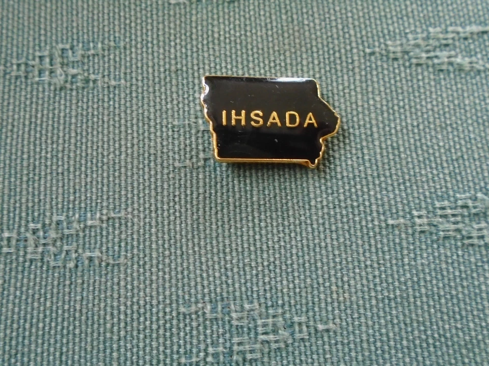 IHSDA IOWA HIGH SCHOOL ATHLETIC DIRECTORS ASSOCIATION USA SPORT METAL PIN BADGE - Image 1 of 1