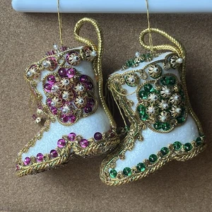 Lote De Colección De 2 Push Pin Hecho A Mano Lentejuelas Colgante Bota de Papá Noel Árbol de Navidad Adorno - Imagen 1 de 8