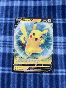 PIKACHU V Black Star Promo POKEMON Jumbo Large Foil 2022 Trading Card SWSH198 - Picture 1 of 2