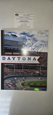 Revista Daytona 50 Aniversario Edición Limitada Firmada por Richard Petty. Certificado de autenticidad  Foto 1 de 3