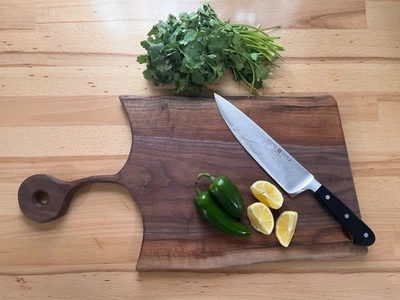 Bandeja para servir tabla de charcutería de queso de nogal negro hecha a mano con mango seguro para alimentos Foto 1 de 4