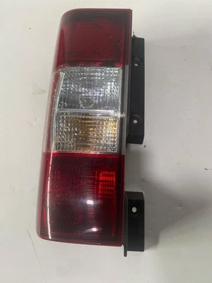 12 13 14 15 16 17 18 19 20 Conjunto de luz trasera derecha NISSAN NV 2500 Foto 1 de 4