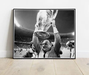 Bob Paisley Liverpool Manager With European Cup Photo / Poster Up To 30" - Picture 1 of 2