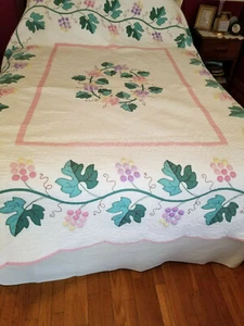 VTG Applique Quilt Trapunto Grapes GREAT QUILTING - Picture 1 of 10