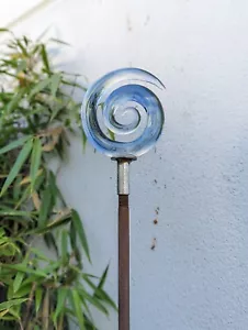 Gartenstecker Rost Beetstecker Garten Glaskugel Glasdeko Spirale L8 H110cm - Bild 1 von 3