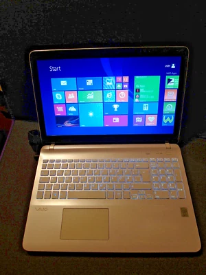 Laptop Notebook Sony Vaio SVF1532M1EW weiß 15" Intel Core i5-4200U 4 GB RAM DVD - Bild 1 von 4