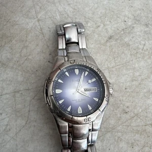 VINTAGE ARMITRON SPORT DIVER CALENDAR DAYDATE QUARTZ MEN'S SILVER BRACELET WATCH - Picture 1 of 6