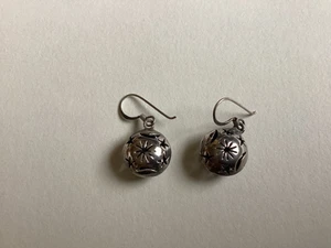 Vintage 80er Cut Out Stern Mond Sonne 15 mm Sterlingsilber Kugel Ohrhänger - Bild 1 von 5