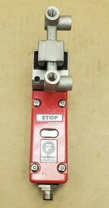 Fortress STOP Interlock Sicherheitsschalter mit Riegel 24VDC Anzeige  - Bild 1 von 6
