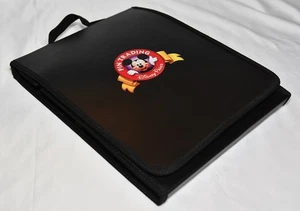 Gebrauchte offizielle Disney Pin Sammelmappe Buch Schutz 8 Seiten fester Einband schwarz - Bild 1 von 24