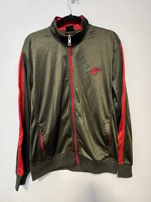 Nike Hombre Verde Oliva y Rojo Logo Retro Chaqueta de Pista Talla Mediana Cremallera Completa Foto 1 de 4