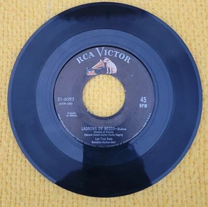 Cerezo Rosa / Ladrona De Besos by Los Tres Ases 45 RPM EX ** Rare** - Picture 1 of 2