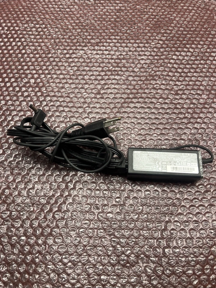 Adaptador de corriente alterna original Acer 19V 2.37A 45W Aspire cargador para computadora portátil PA-1450-26 Foto 1 de 4
