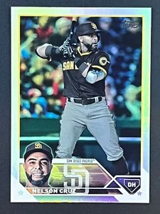 NELSON CRUZ 2023 Topps Serie 2 Rainbow Foil Parallel #520 Padres - Foto 1 di 2
