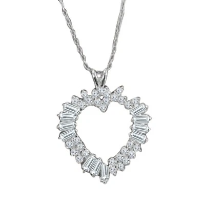 Pendente A Cuore Aperto Con Diamante Baguette Da 3,50 Ct In Argento Sterling 925 - Immagine 1 di 4