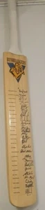 Victoria Bushrangers TEAM HAND SIGNED ON BAT -25 Autos- Shane Warne, Hodge, Moss - Picture 1 of 3