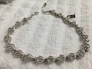 Vintage Crown Trifari Textured Silver Ribbon Necklace 14 to 16" w Trifari tag - Bild 1 von 3