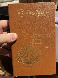 Easton Press Atlantic Shells Roger Tory Peterson Leather Field Guide - Foto 1 di 10