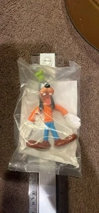 Goofy 4" Bendy Bendable Figure Toy Walt Disney World Resort Kellogg - Picture 1 of 5