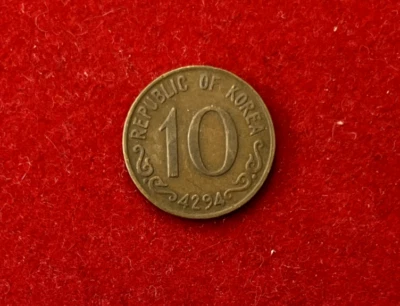 Republic of Korea South Korea KE4294 (1961) 10 Hwan KM#1 T1146a - Image 1 of 2