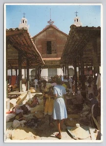 Escena de mercado Jacmel de Haití 1993 con mujeres y postal de arquitectura tradicional - Imagen 1 de 2