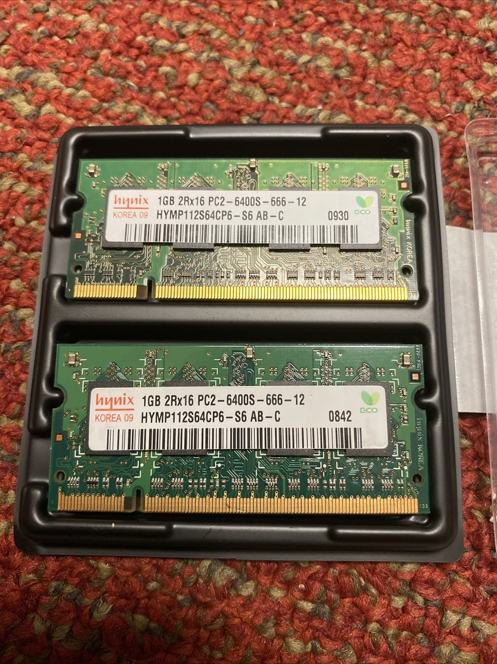 2 x HYMP112S64CP6-S6  HYNIX LAPTOP MEMORY 1GB 2RX16 PC2-6400S-666-12 - Image 1 of 1