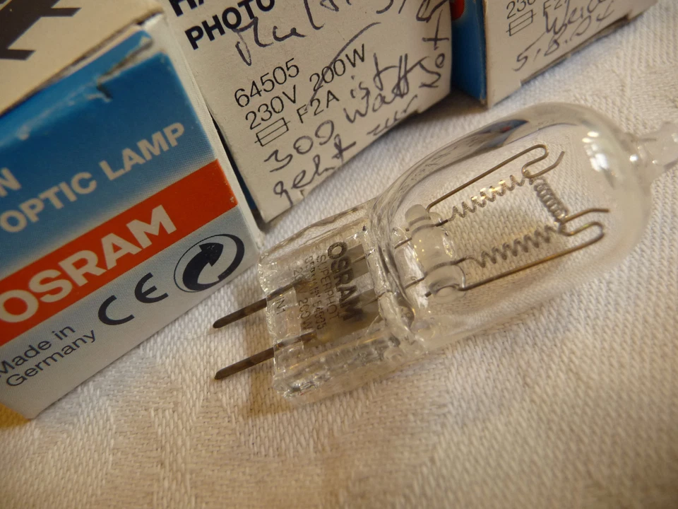 Bulb HALOGEN 240V 350W tungsten floodlighting 64505 P2A Gu6.35  .. 10 - Image 1 of 1