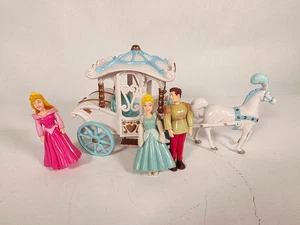 Disney • Polly Pocket • Cinderella Horse Drawn Royal Wedding Carriage • 2009 - Picture 1 of 13