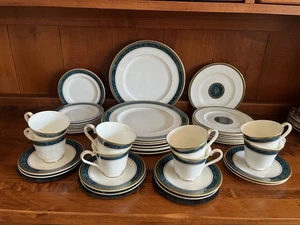 Royal Doulton Biltmore Set  Service For 8 5 piece Place Settings 40 Total Pieces - Picture 1 of 5