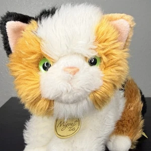 Calico Katze Miyoni von Aurora Stofftier Plüschtier flauschig grüne Augen mürrisches Gesicht - Bild 1 von 8