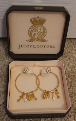 Escudo y aros de llave Juicy Couture tono dorado dúo NUEVO (YJRUS359) Foto 1 de 4