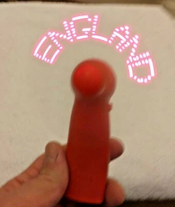 INGLATERRA ROJO DIGITAL MATRIZ LED VENTILADOR DE MENSAJE PORTÁTIL PORTÁTIL ALIMENTADO POR BATERÍA AIRE - Imagen 1 de 8