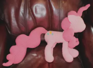Handgefertigtes großes gestricktes rosa Einhorn My Little Pony Plüschtier Stofftier 18 Zoll x 16 Zoll x 4 Zoll - Bild 1 von 6