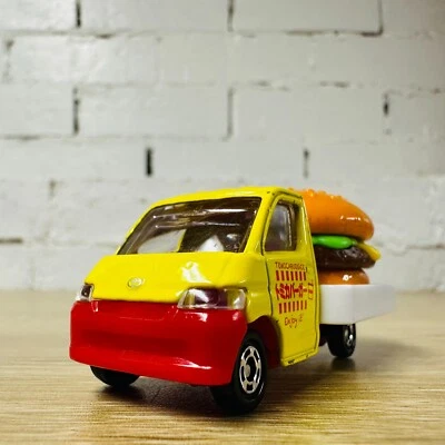 Camión de reparto Toyota Town Ace Burger 2009 Takara Tomy Tomica diecast 1:64 Foto 1 de 4
