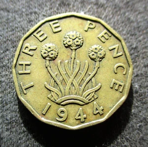 OLD COIN OF UNITED KINGDOM - THREE PENCE 1944 WORLD WAR II KING GEORGE VI - Picture 1 of 2
