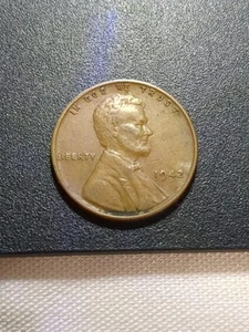 1942 Penny No Mint Mark Good Condition. L on Rim. - Picture 1 of 9