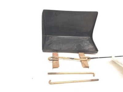 1999 MITSUBISHI BATTERY TRAY - Image 1 of 4