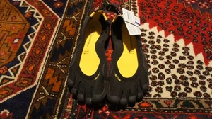 Herren Vibram FiveFingers M108 Original klassische Schuhe Größe 13-14 schwarz/schwarz - Bild 1 von 8