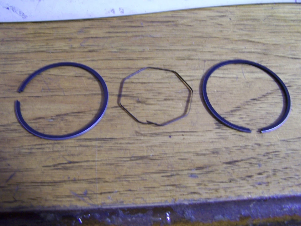 CONJUNTO DE ANEL DE PISTÃO PADRÃO SUZUKI TM75 TS75 NOVO NOS TM TS 75 12140-35410 - Imagem 1 de 1