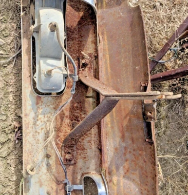 Dodge Polara Monaco 1972 soportes de parachoques trasero izquierdo y derecho solo OEM Foto 1 de 4