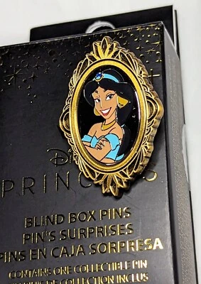 Prendedor Loungefly Disney Princesa Oro Retrato Caja Ciega Esmalte - Jazmín - Abierto Foto 1 de 4