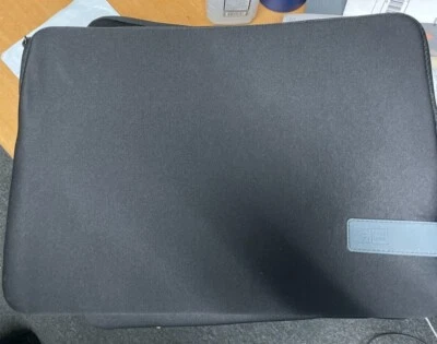 Case Logic Memory Foam Sleeve for Apple MacBook Pro 15” Surface book pro tablets - Image 1 of 4