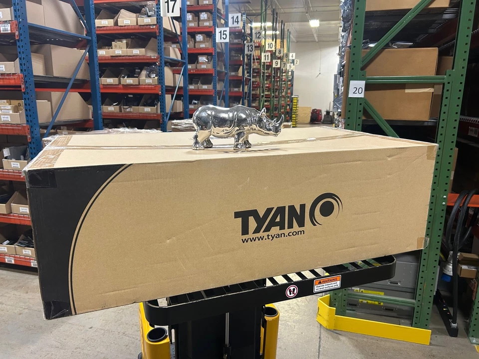 Tyan B7102T76V8E4HR-2T-N 2U 12x 3.5in SATA/NVME Server - Image 1 of 1