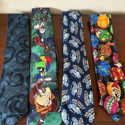 Lote de 4 corbatas de personajes de dibujos animados para hombre - Buen estado - Ver fotos y descripción  Foto 1 de 4