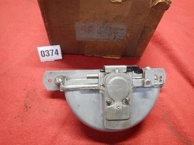 53 54 55 56 57 58 STUDEBAKER CHAMPION TRICO VACUUM WINDSHIELD WIPER MOTOR 298128 - Image 1 of 4