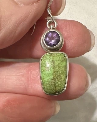 PENDIENTES COLGANTES FIRMADOS ARTESANALMENTE AMATISTA Y PIEDRAS PRECIOSAS VERDES MOTEADAS Foto 1 de 4