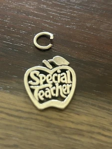 Dije de manzana "profesor especial" de plata esterlina James Avery retirado - Imagen 1 de 2