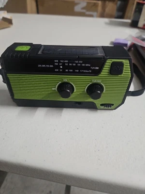 Greadio Solar Crank NOAA Weather Radio & Light w/2000mAh Power BankMD-090 - Image 1 of 4