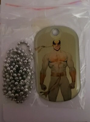 Colar Dog Tag Punho de Ferro 39 de 55 Marvel Dossier (2016 Upper Deck) - Imagem 1 de 4